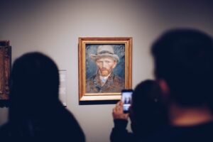 Competenze e nuove professioni. Tra digitalizzazione del patrimonio culturale e patrimonio culturale digitale.