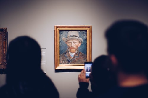 Competenze e nuove professioni. Tra digitalizzazione del patrimonio culturale e patrimonio culturale digitale.